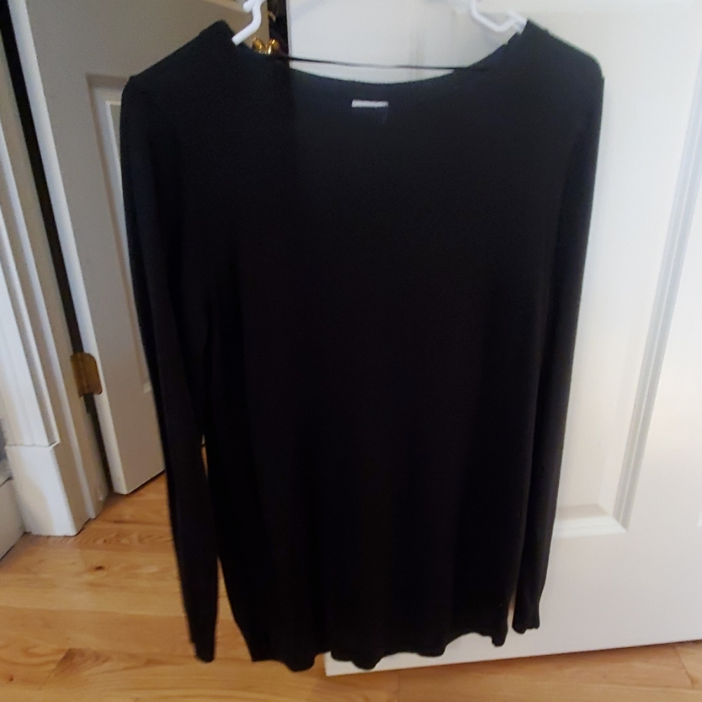 Cupio Simple Black Sweater